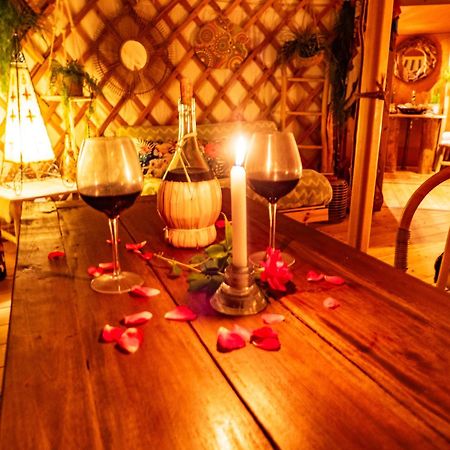 2 Cuori E 1 Yurta Glamping In Tuscany - Adults Only Asciano Εξωτερικό φωτογραφία