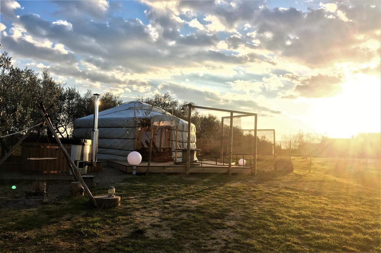 2 Cuori E 1 Yurta Glamping In Tuscany - Adults Only Asciano Εξωτερικό φωτογραφία