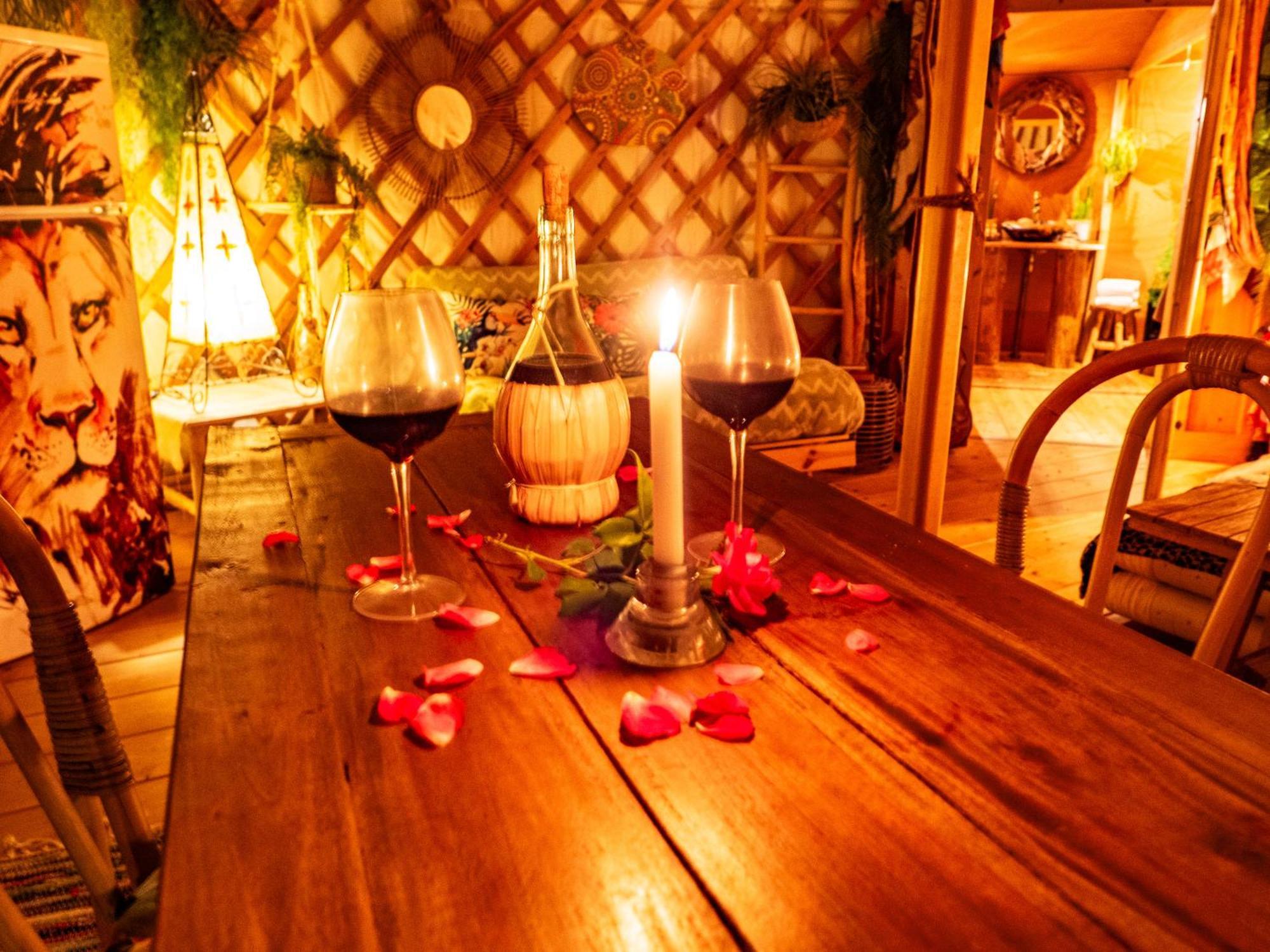 2 Cuori E 1 Yurta Glamping In Tuscany - Adults Only Asciano Εξωτερικό φωτογραφία